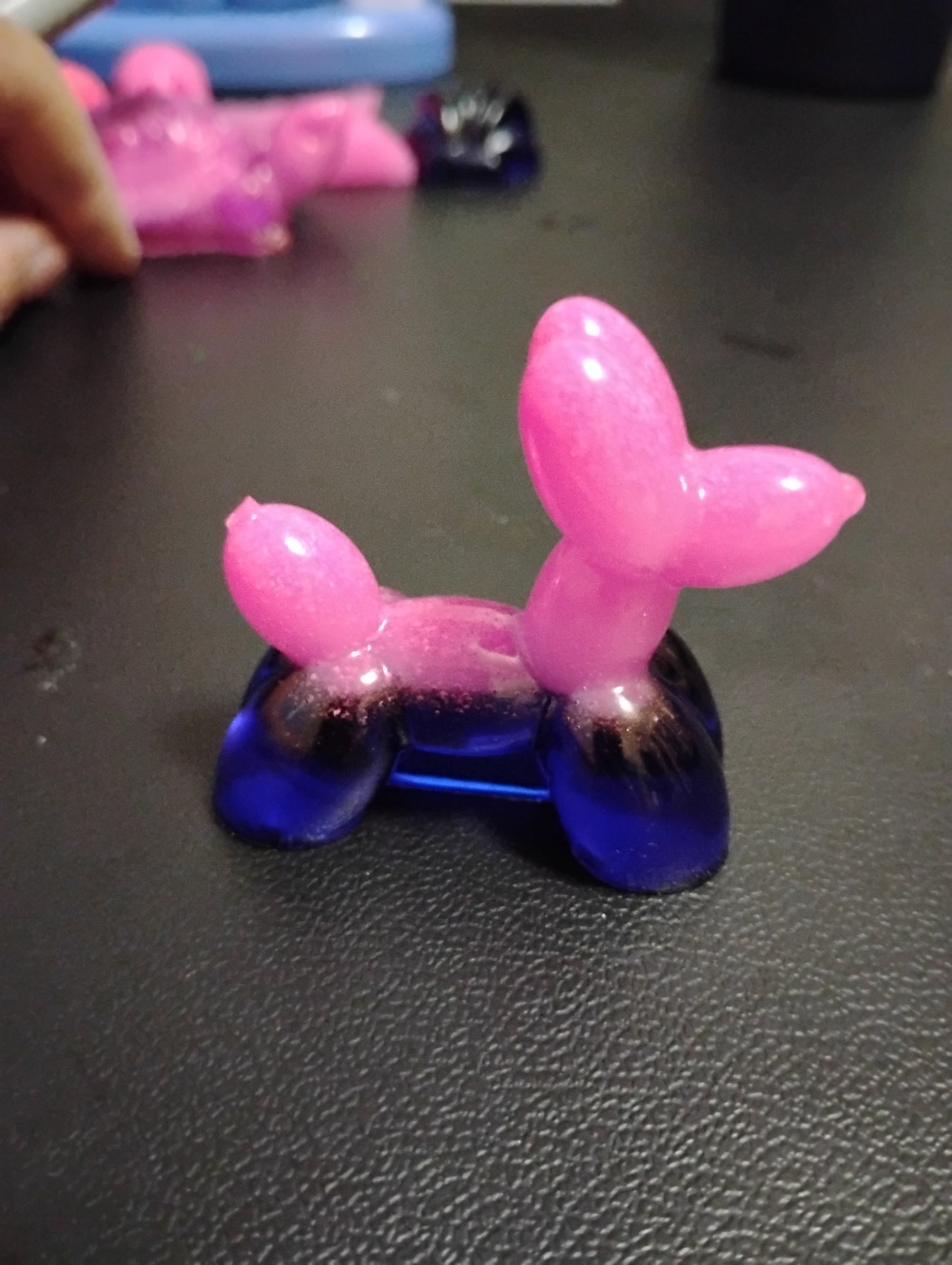 Resin balloon dog